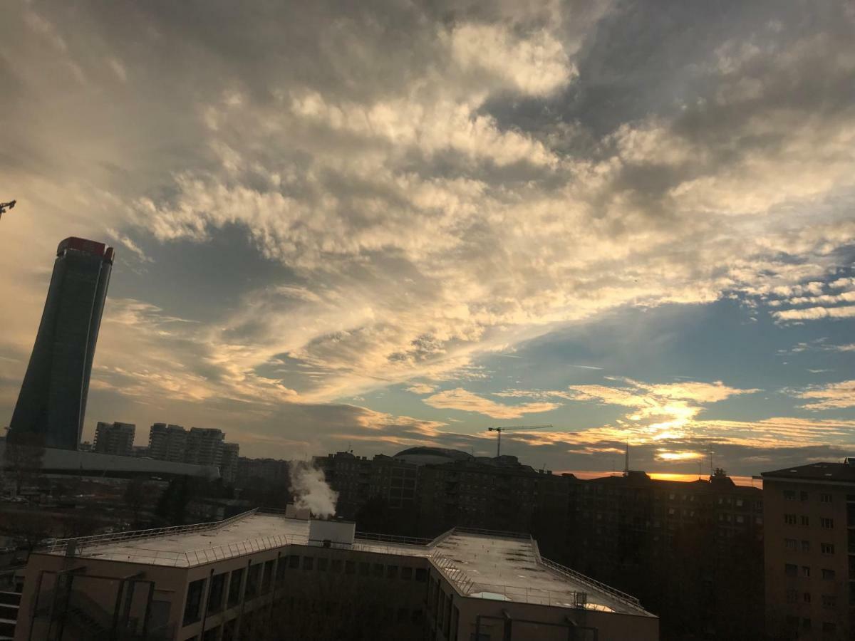 On The Top Floor Watching Citylife And Mico Milan Extérieur photo